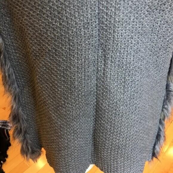 Faux fur grey vest - Picture 5 of 9